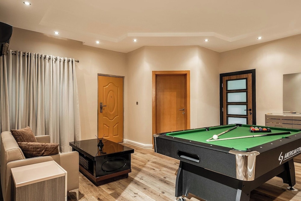 Jam Manor Suites and Apartment
