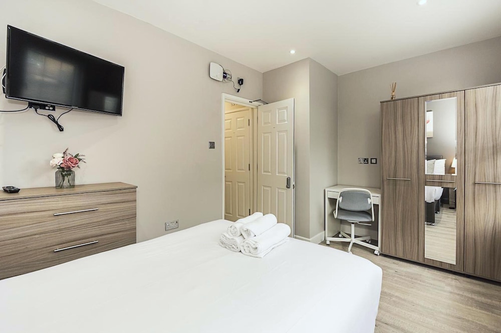 Toynbee Street Ro 6 · Nice Room On Toynbee Street