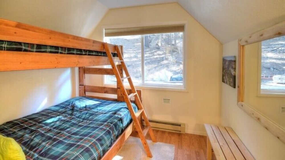 Scenic Wonder Hawks Nest Lodge 3 Bedroom view 4