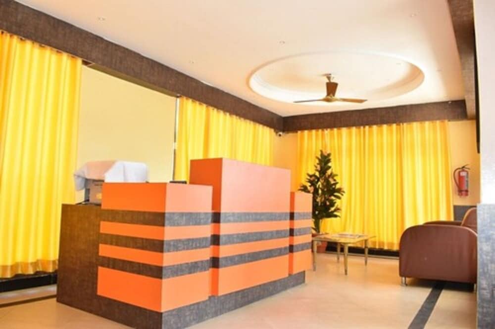 Lobby & Reception