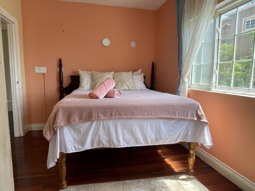 Skyline Suites, Queen, Ocean Views 1 Bedroom Condo by RedAwning view 2