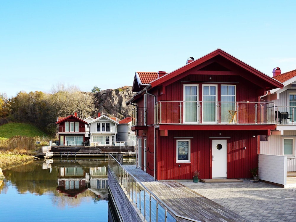 4 Star Holiday Home in Hamburgsund view 2