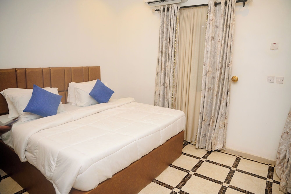 Luxurious 1 Duplex and 3 Flats Apartments, Ugbor Village RD, Benin City Nigeria