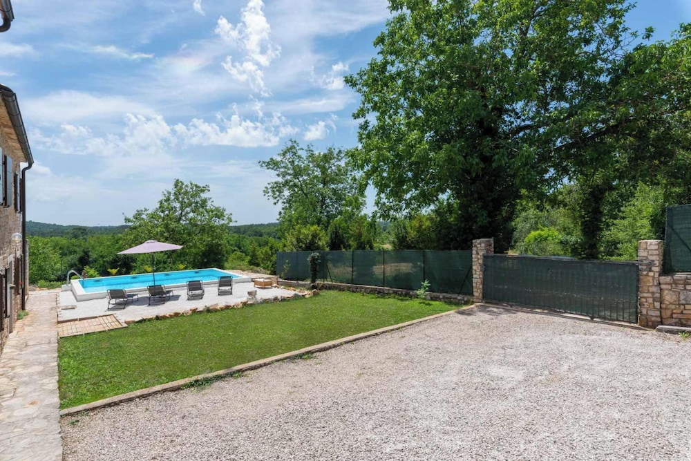 Holiday House with Pool Villa Ladybug
