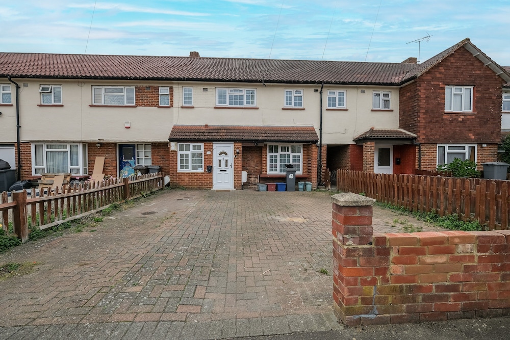 Modern 4 Bedroom Hse Garden in Feltham