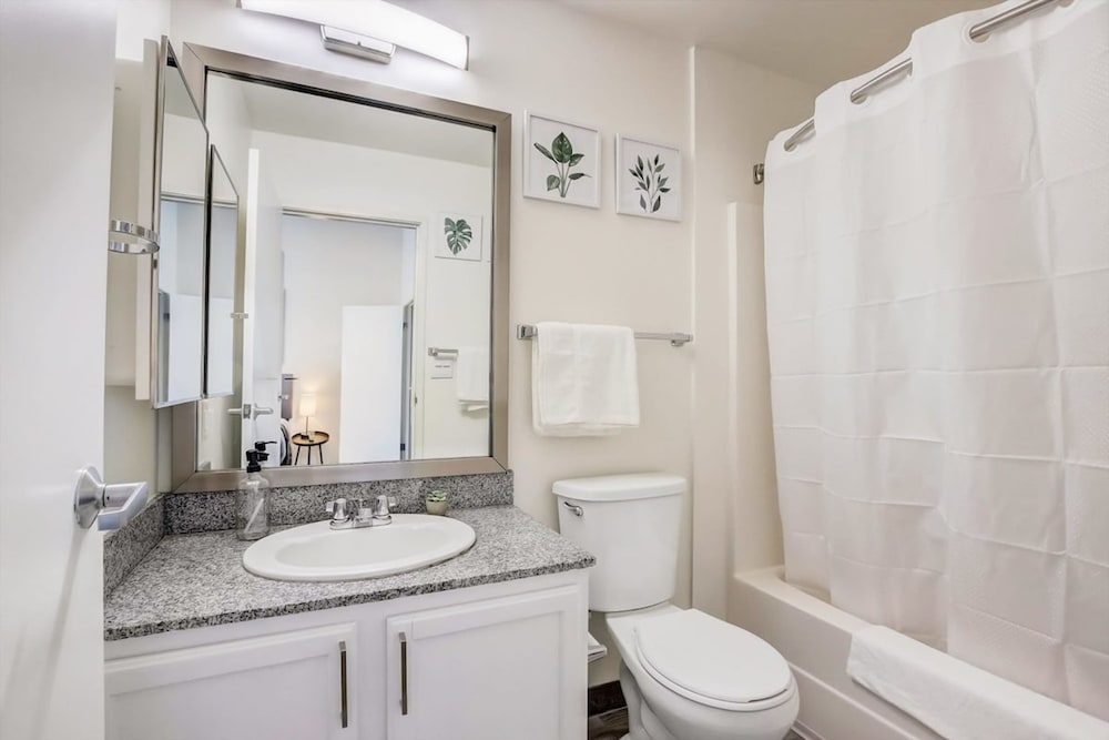 Cozysuites - 2BR w Balcony and Skybridge Access 1 view 5