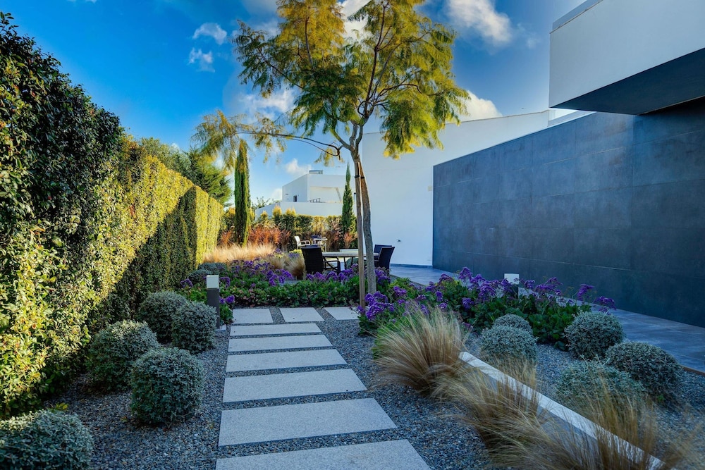 Casa Blanca Magnificent 4 Bedroom Villa With MOD