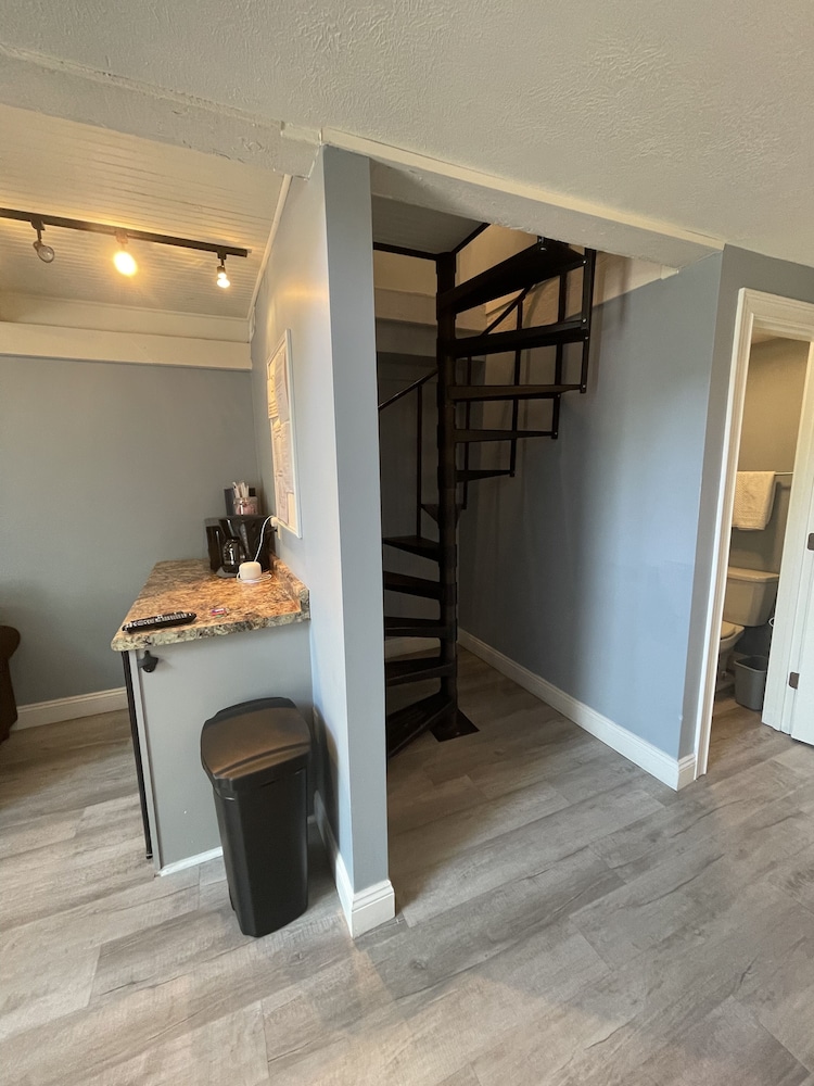 Harbour Square Suites