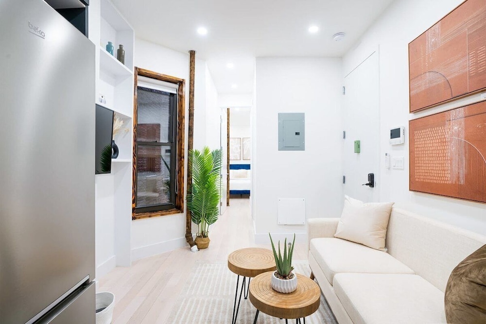 48 Midtown West Apt