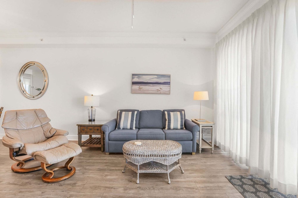 Grand Pointe 512 Gulf-front Stunning Views Top-notch Amenities