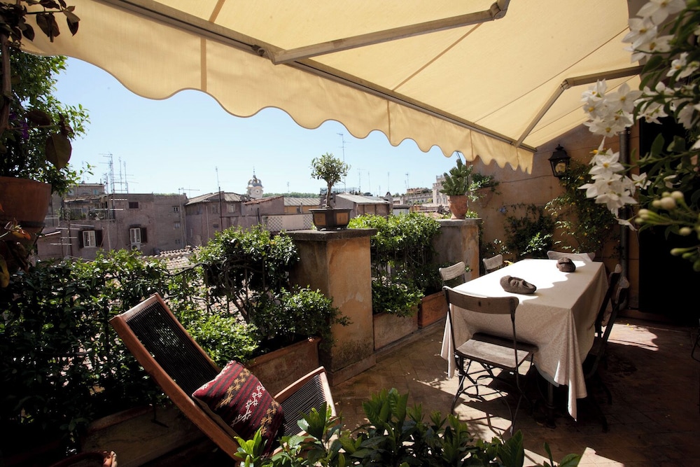 Campo De' Fiori Apartments