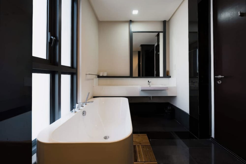 Mews Luxe Residence Apartments