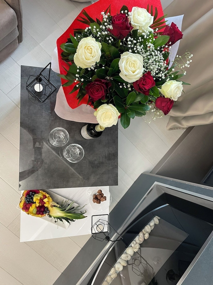 LUXSUITES