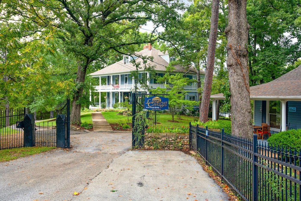 Lookout Cottages