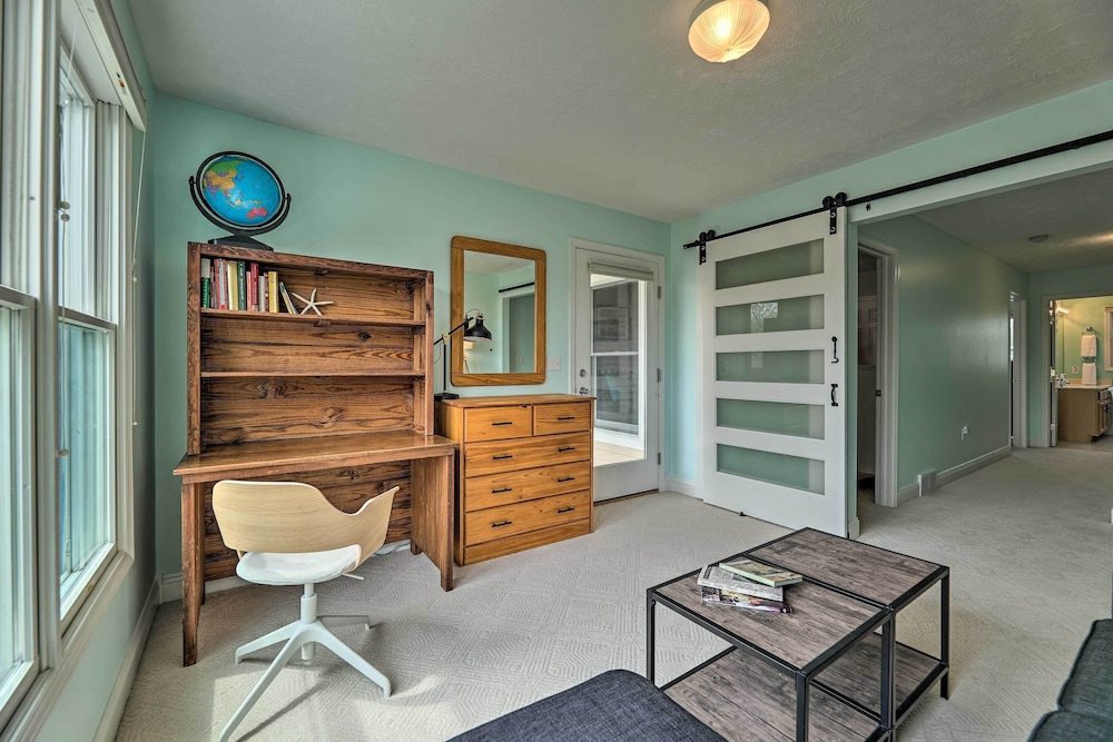 Bright Manistee Condo w/ Beach + Pool Access! view 3
