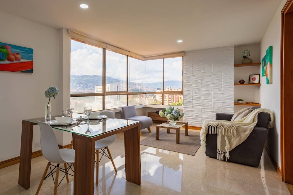Edificio Alcazar de Oviedo BY Host Medellin