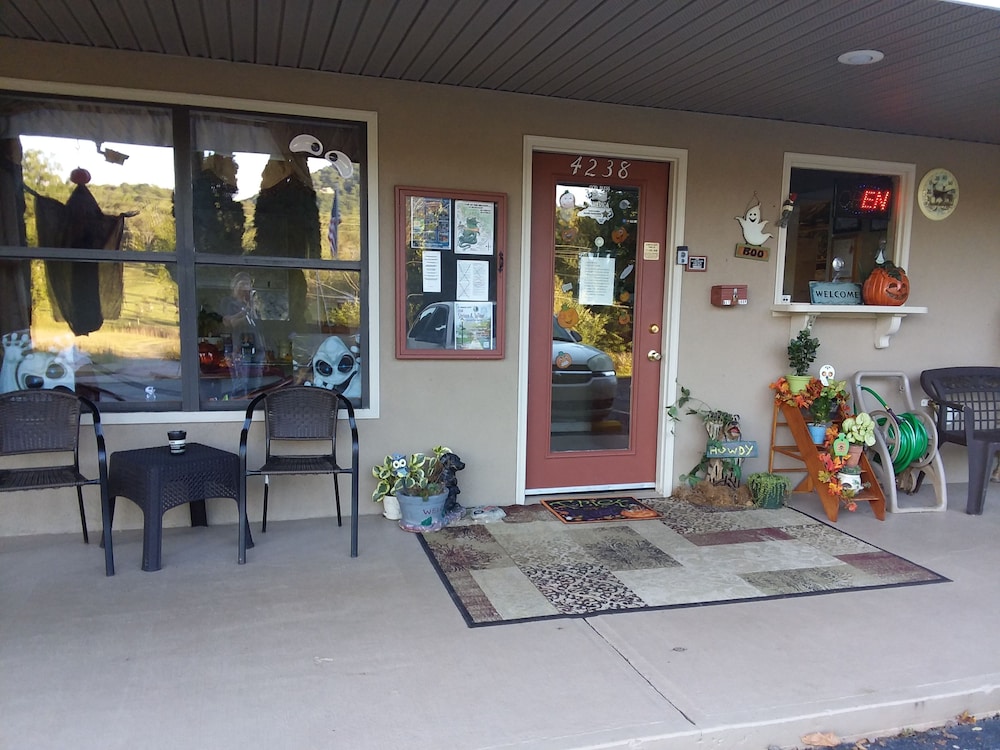 Chatuge Mountain Inn - Property Image 18