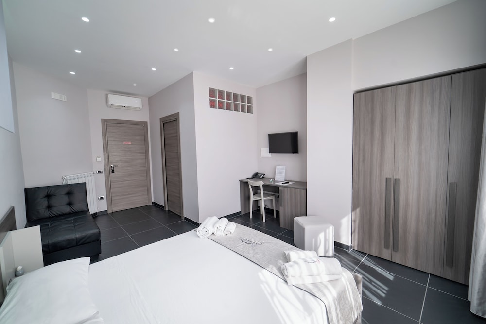 P.C. BOUTIQUE SEA VIEW NAPOLI CENTRO by ClaPa Group Dislocated Hospitality