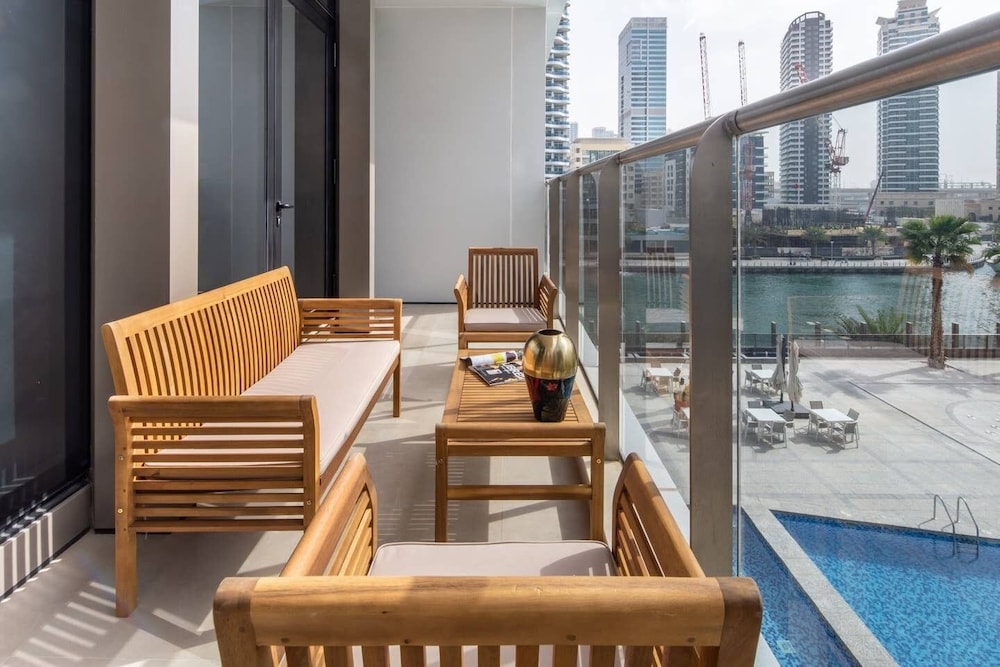 Ornate 1BR w/ Breathtaking Marina Views!