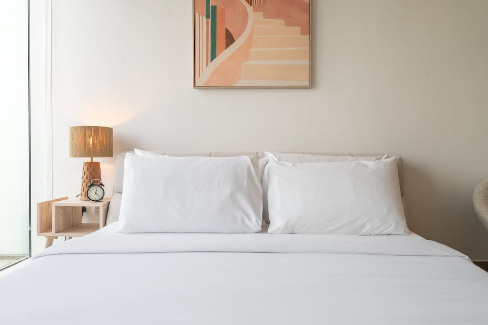 An Exceptional Studio in JVC That Sleeps 2