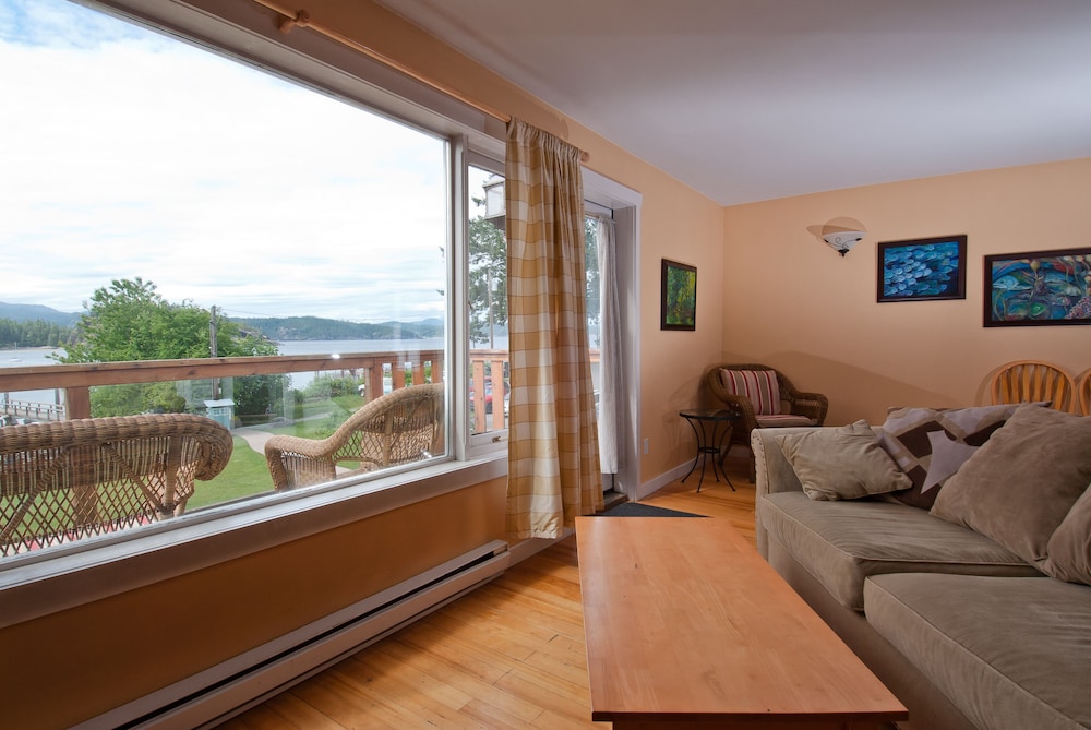 Heriot Bay Inn