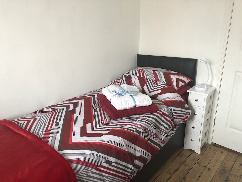 Remarkable 3-bed House in Durham view 4