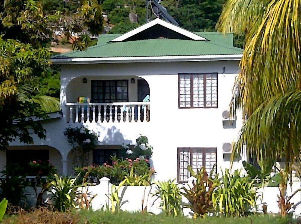 Castaway Lodge