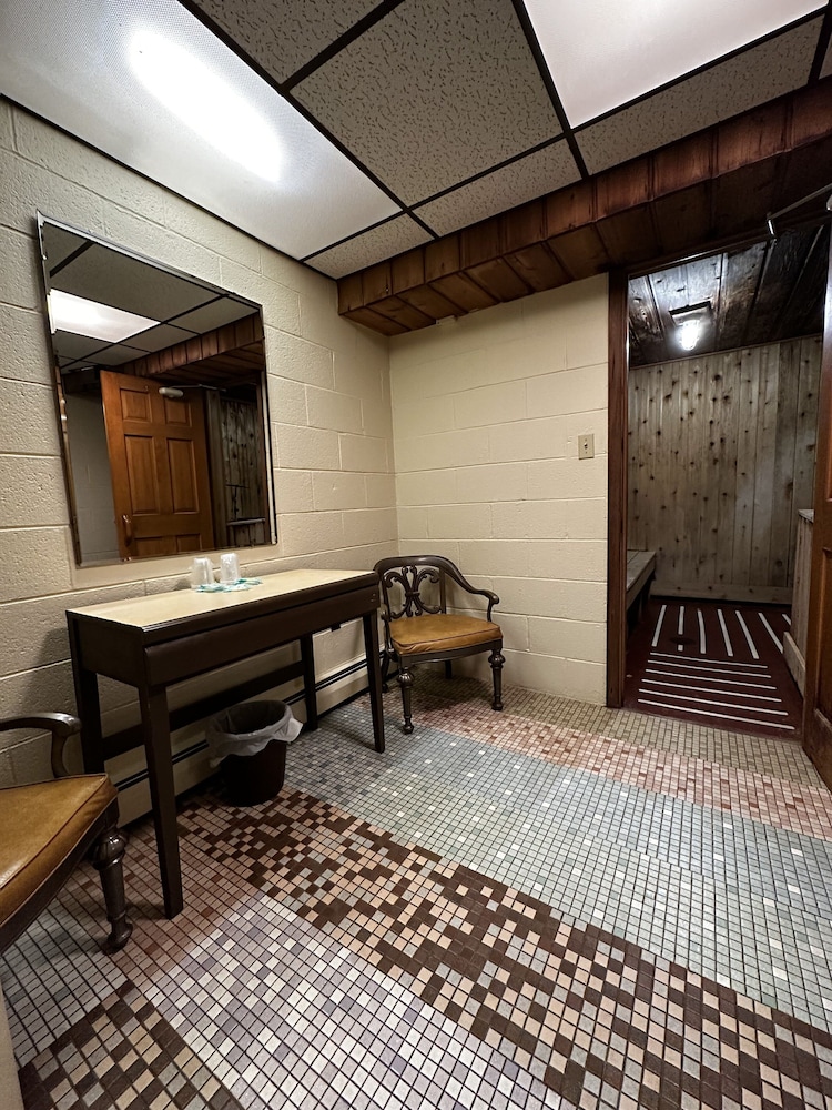Pine View Inn