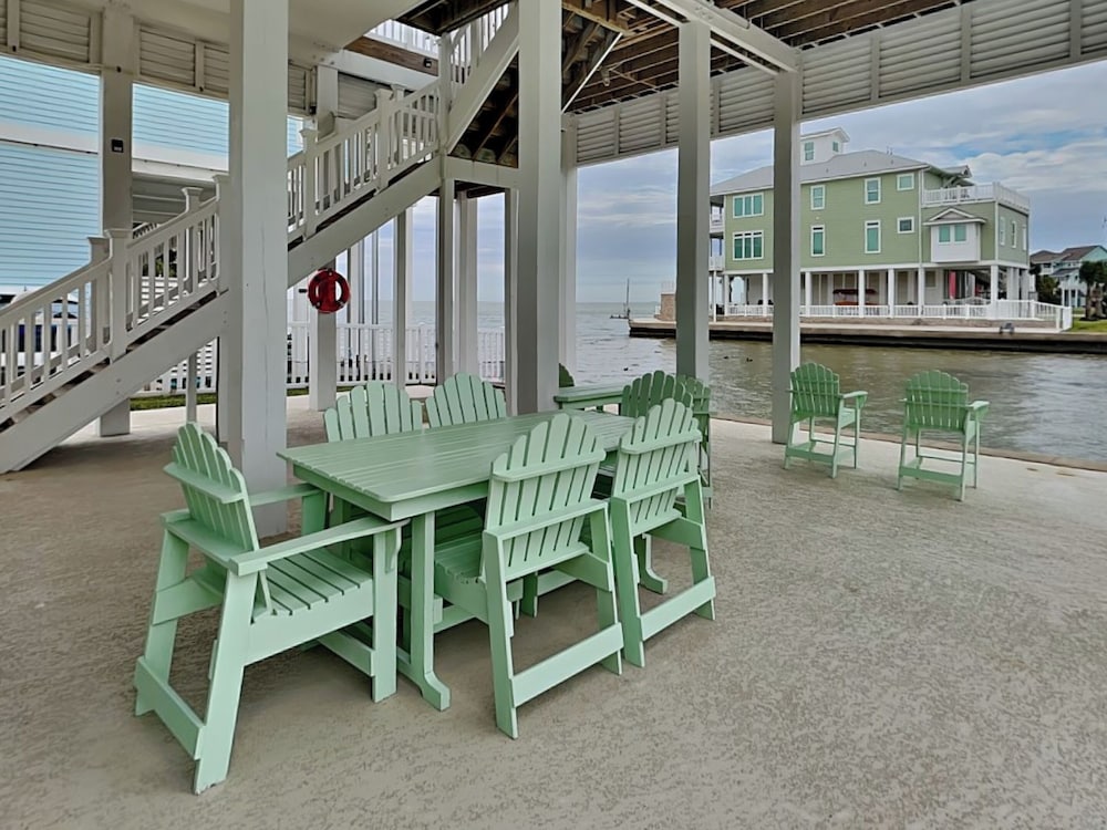 Rosé By The Bay by Ryson Vacation Rentals