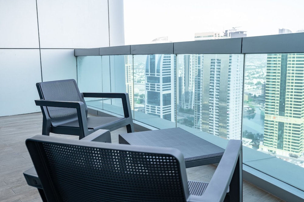 Dubai Marina - Stunning Huge 4 Bedroom Apts Near JBR - Gym - Pool - Parking by Sojo Stay