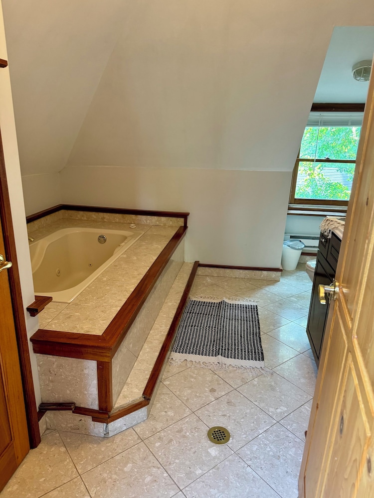 Jungle House Boutique Lofts – Downtown Columbus & Short North