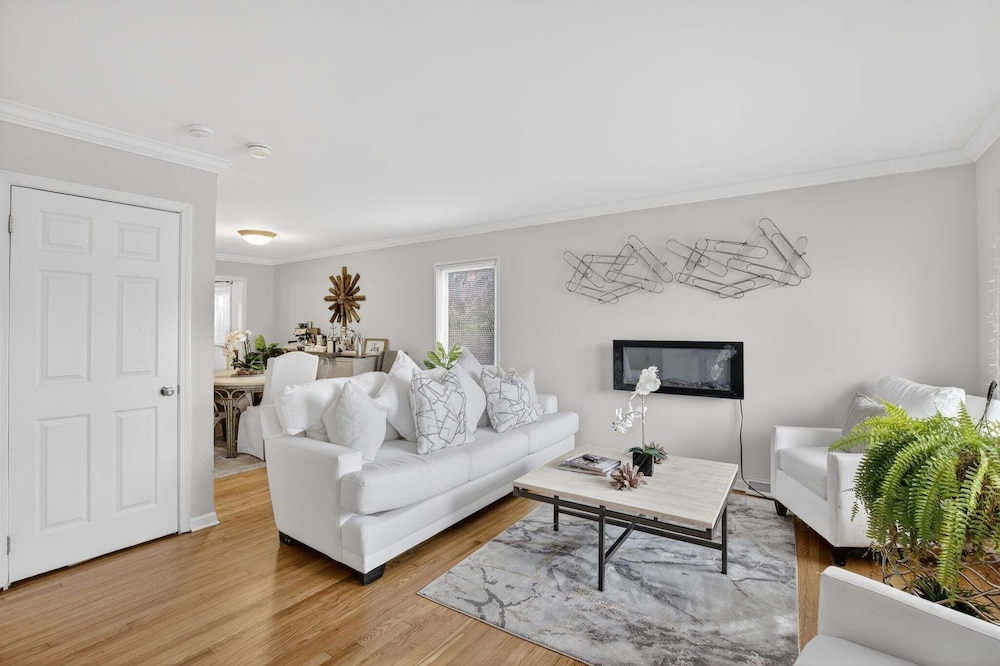 Elegant Home With Game Room Near Bwi 3 Bedroom Home