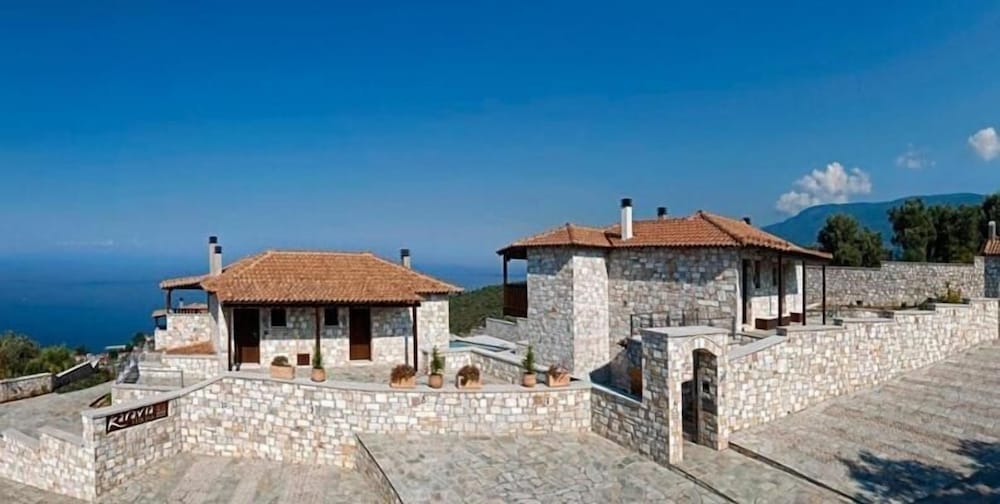 Karavia Lux Inn