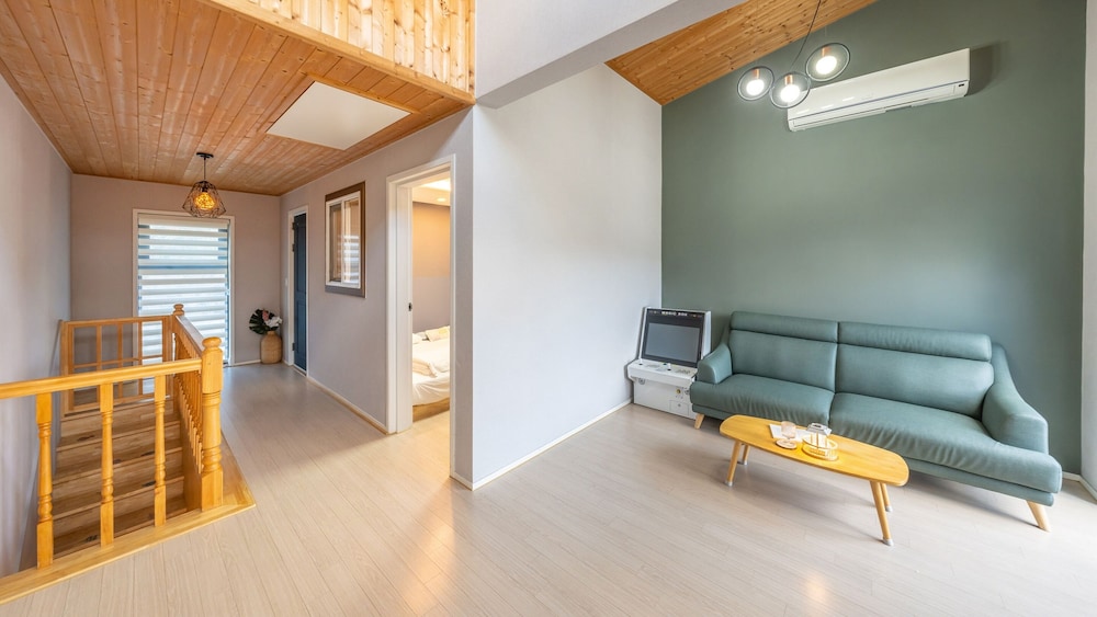 Gyeongju Jamjam Kids Pool Villa Pension