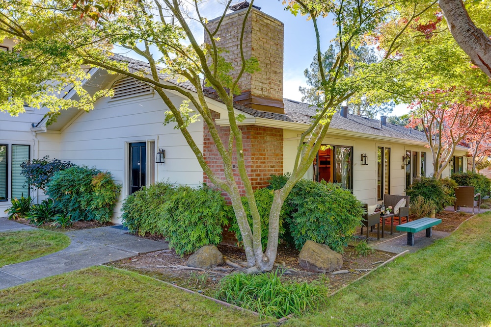 Hotel Serene Napa Retreat w/ Pool Access & Patio! - Image 1