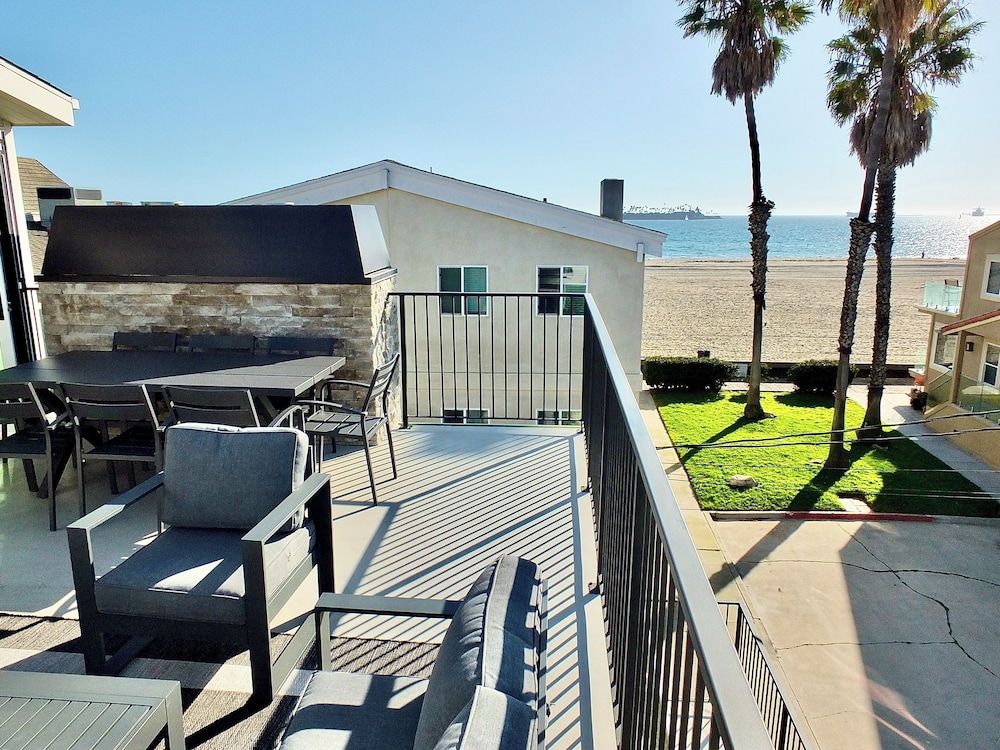 Beach Paradise Stunning 3-story in Long Beach!
