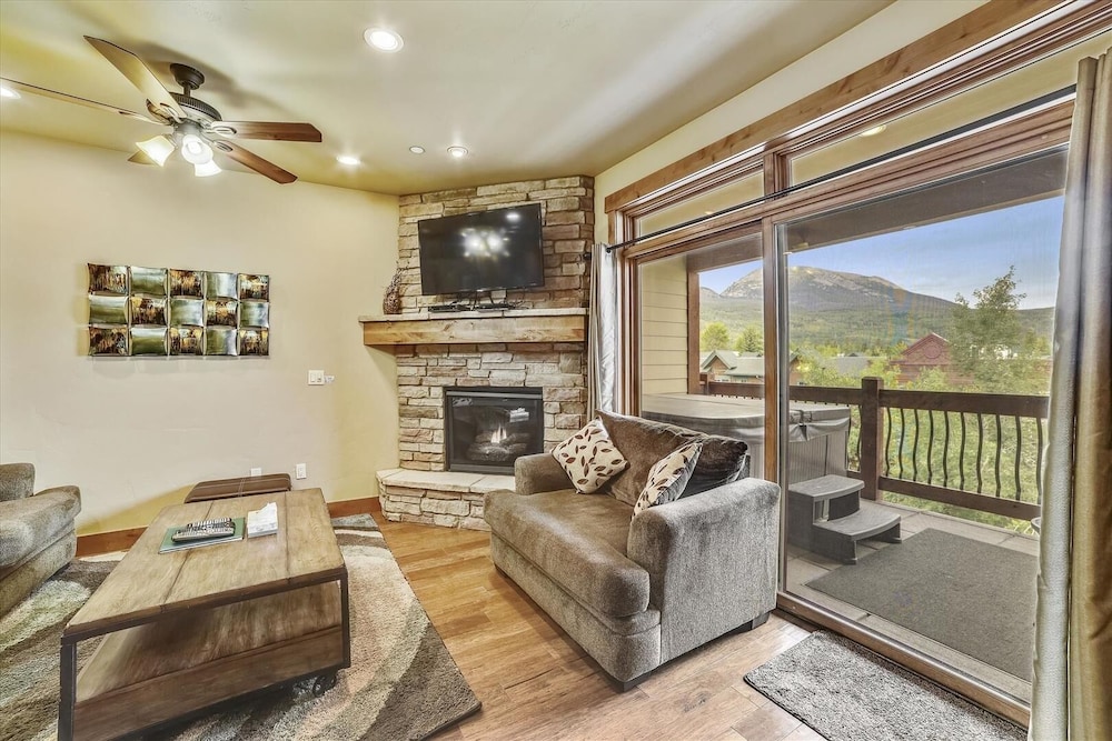 S Off Main #4 2 Bedroom Condo by RedAwning