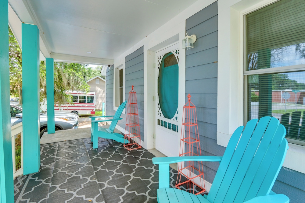 Beachy Home in Heart of Beaufort w/ Pool Access