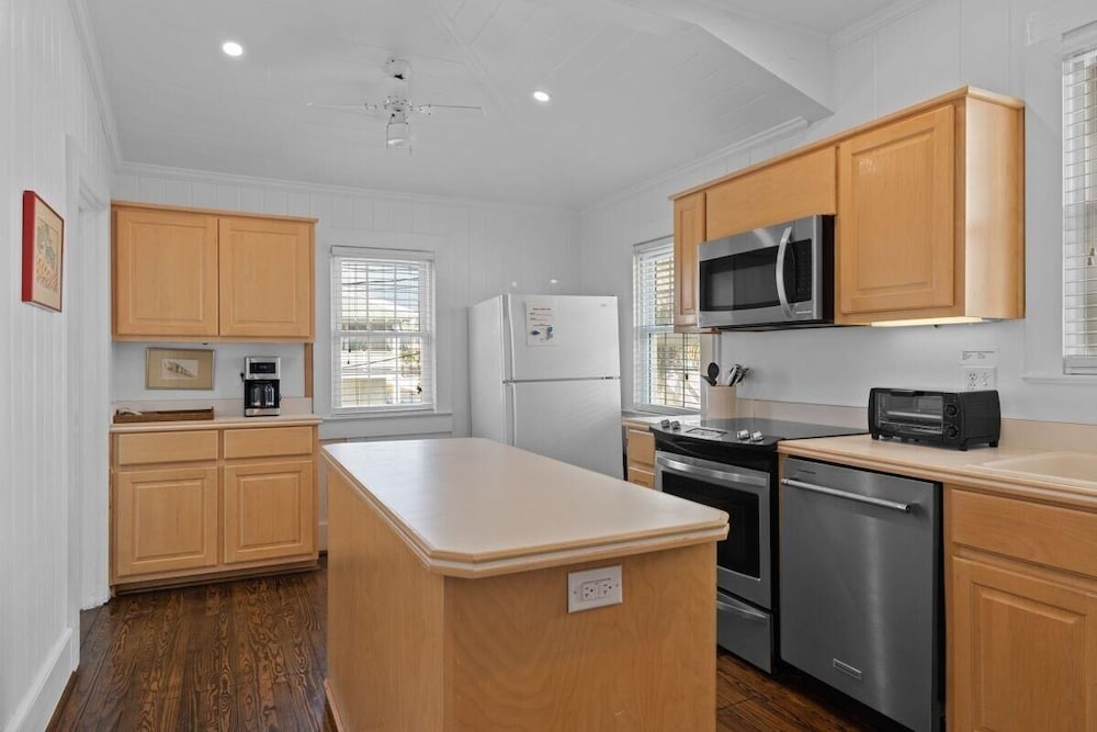 Sunset Shores 5 Bedroom Home