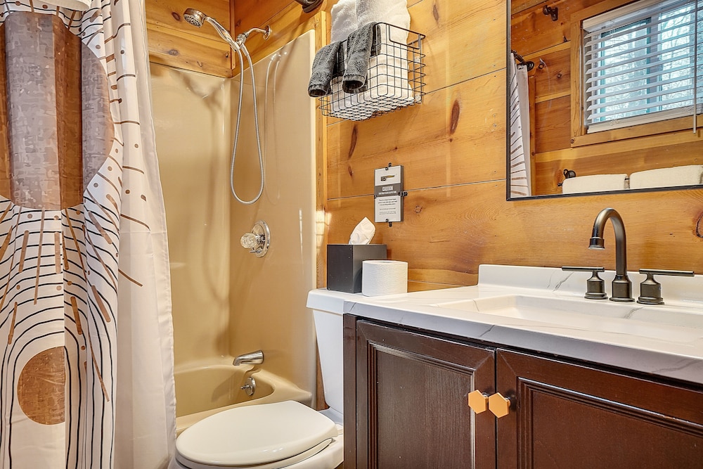 Sautee Nacoochee Mtn Paradise w/ Spacious Deck!
