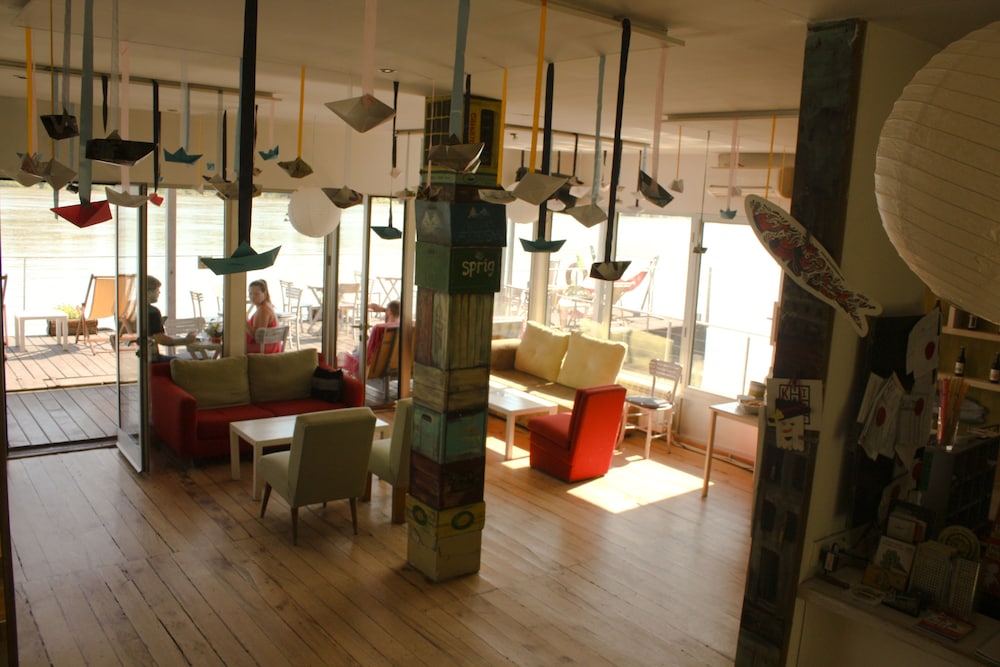 ArkaBarka Floating Hostel and Apartments