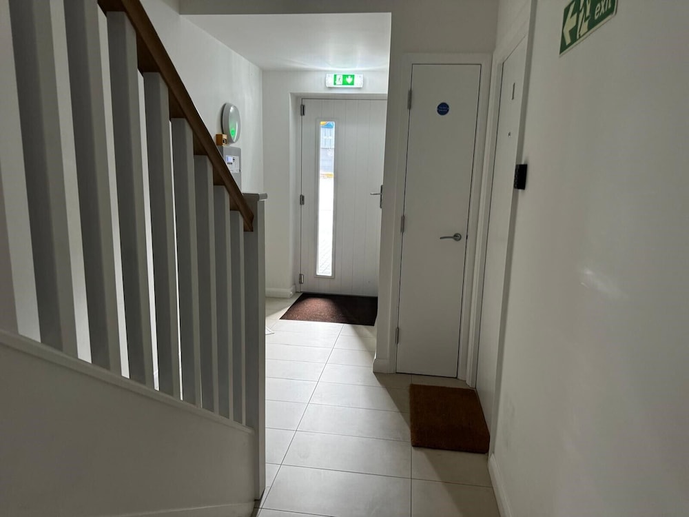 Hybrid Resi - Mitcham