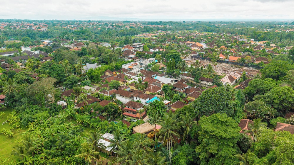 Barong Retreat Villa Ubud with Hammock Terrace, Garden & Koi Pond