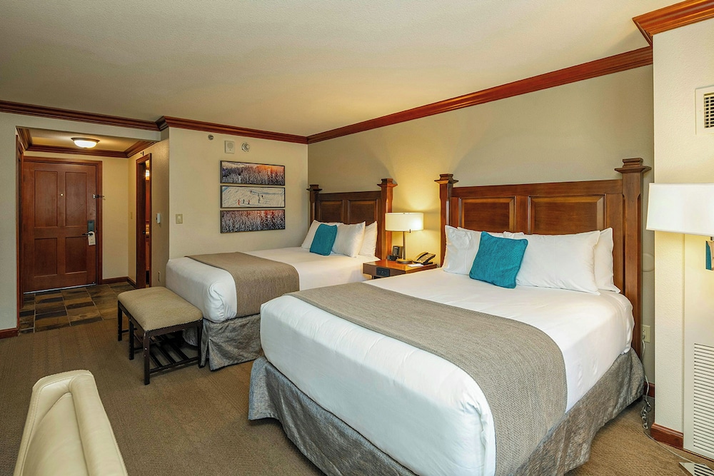 2BR Condo w/ Pool Access, Hot Tub, & ski In/out