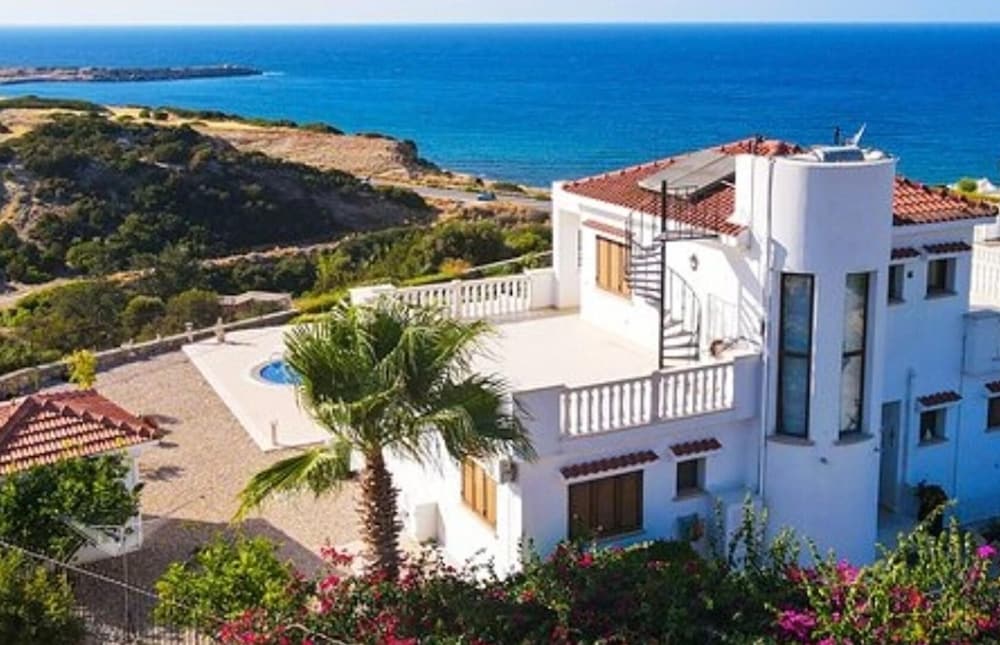 Marina Magic Sunset Villa-pool-parking-3br