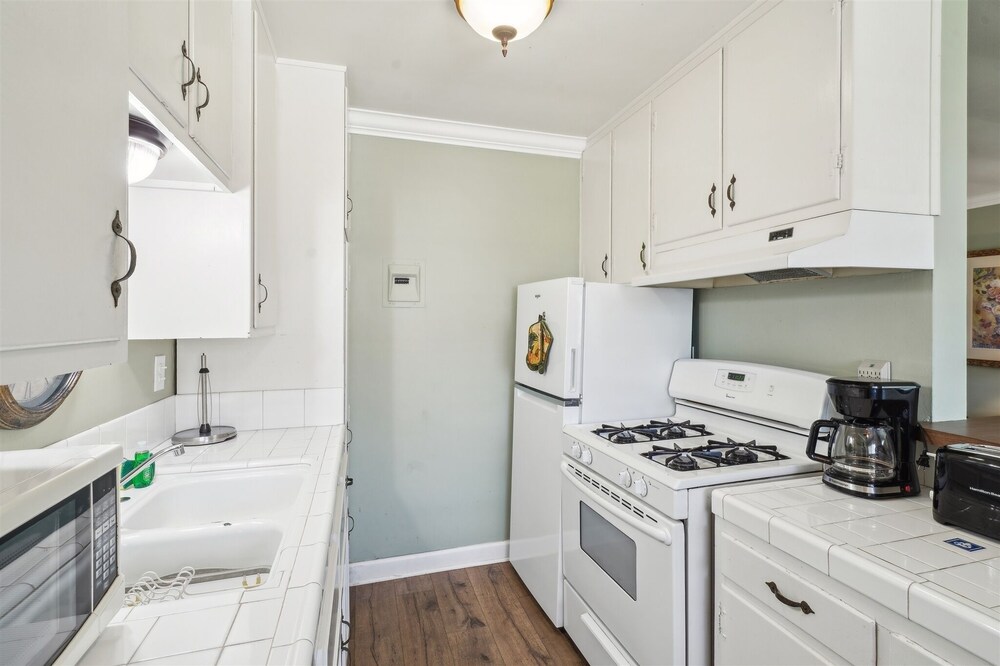 1 Bed Beach Condo #131 1 Bedroom Condo by Sunset Shores Condominiums