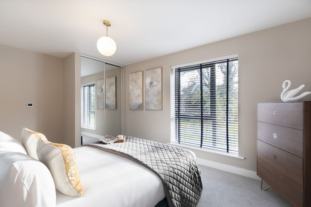 Elliot Oliver - Luxurious 2 Bedroom Apartment With Parking view 5
