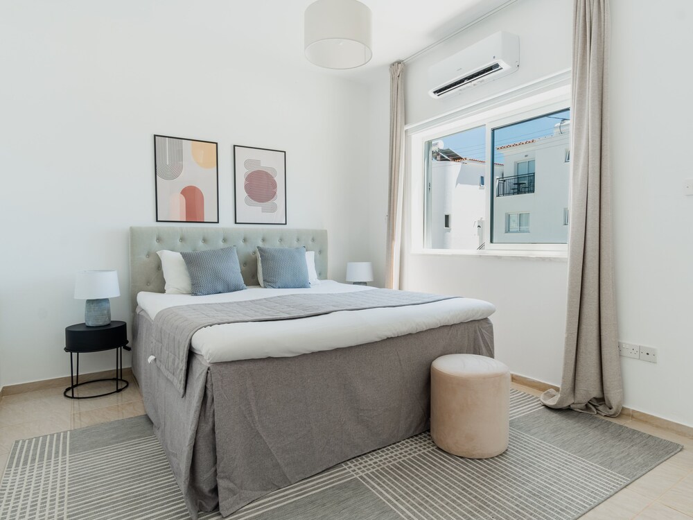 Sanders White Mountains - Inviting Villa With Pool view 5