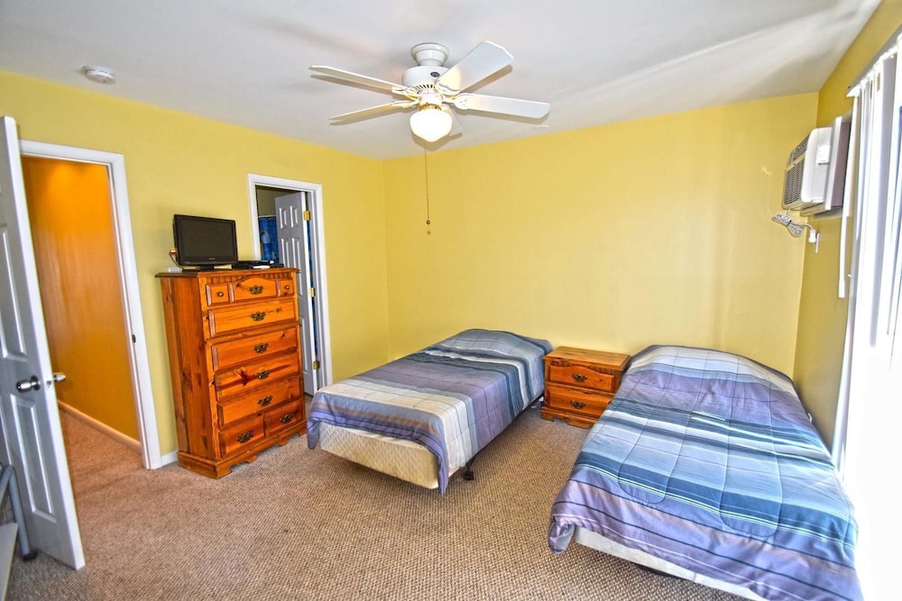 Crab Harbour 4 3 Bedroom Townhouse by RedAwning