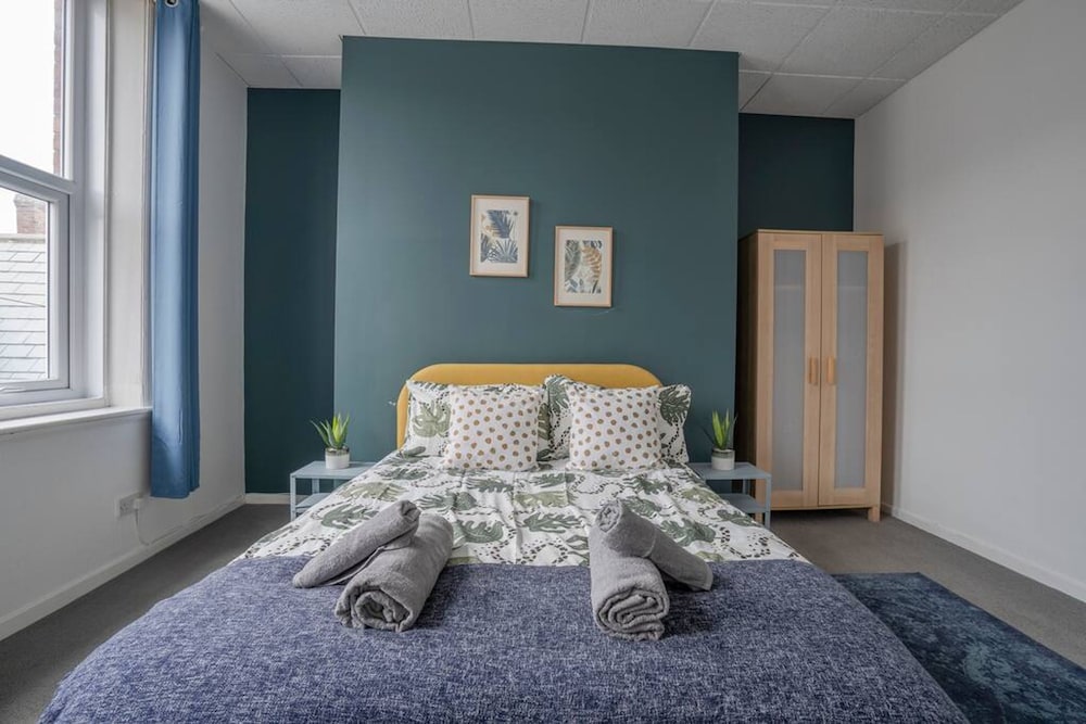 2 Bed-town Centre-free Parking
